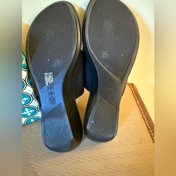 Charleston Shoe Co. Hilton Black Sandals - Picture 5 of 5